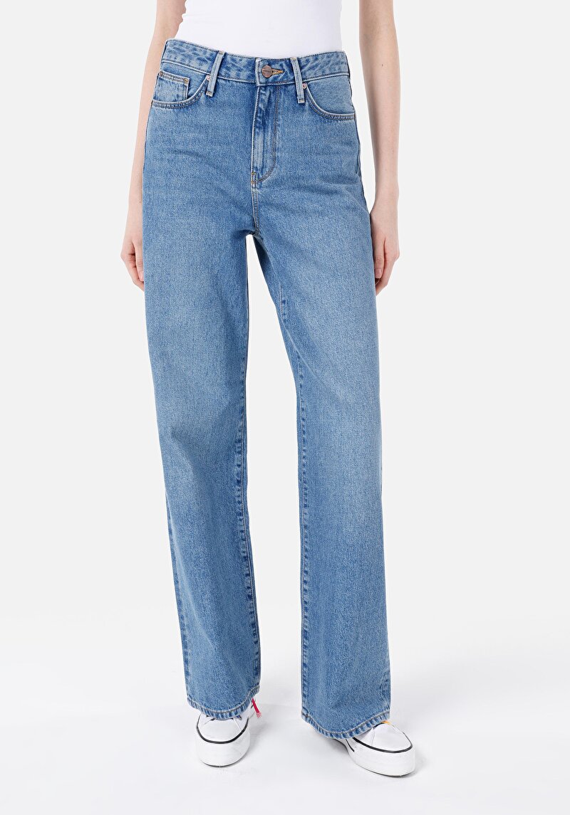 Regular Fit Yüksel Bel Geniş Paça Fermuarlı Kadın Light İndigo Denim Jean Pantolon