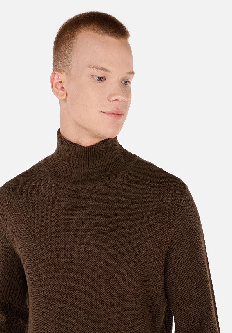 Regular Fit Turtle Neck Jakarlı Erkek Kahverengi Kazak