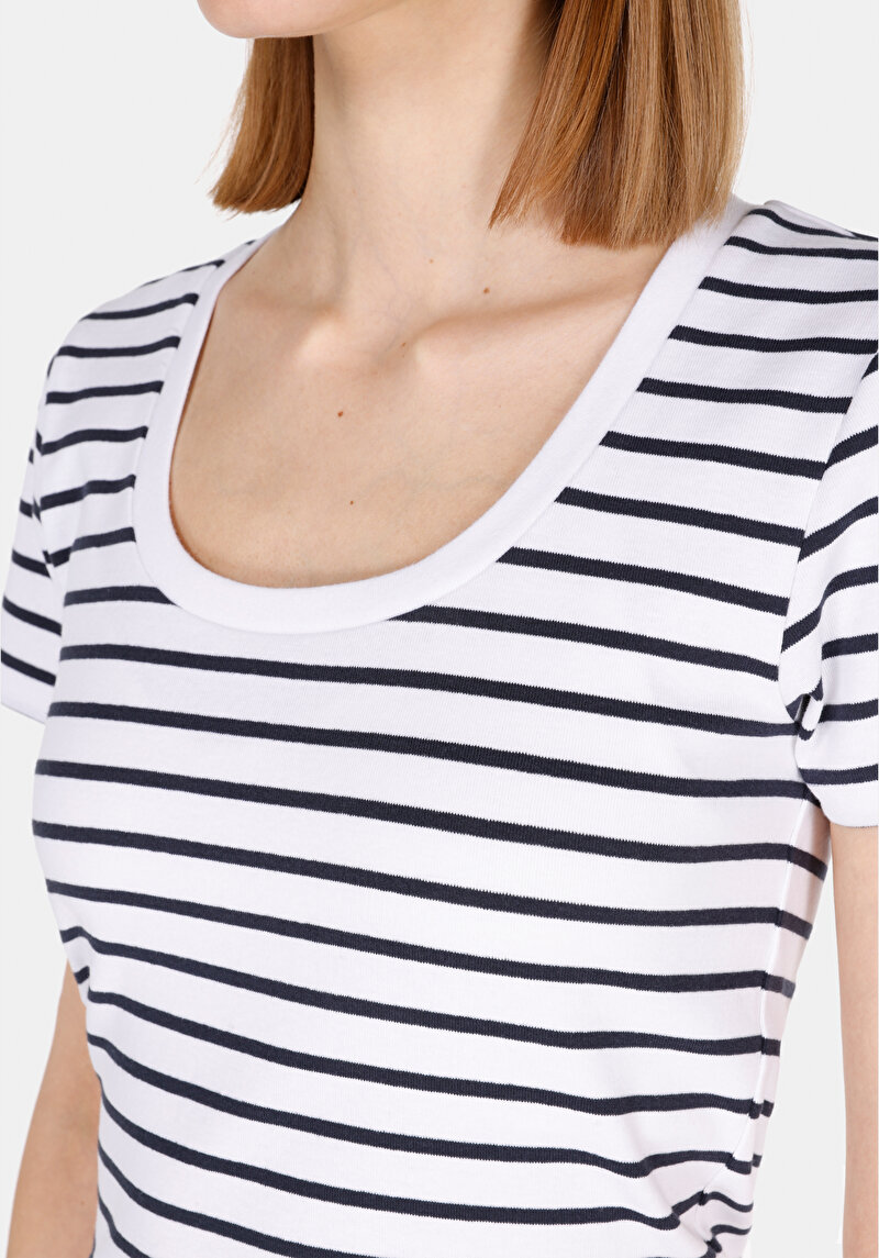 Slim Fit Kare Yaka Çizgili Kadın Beyaz Kısa Kol Tişört