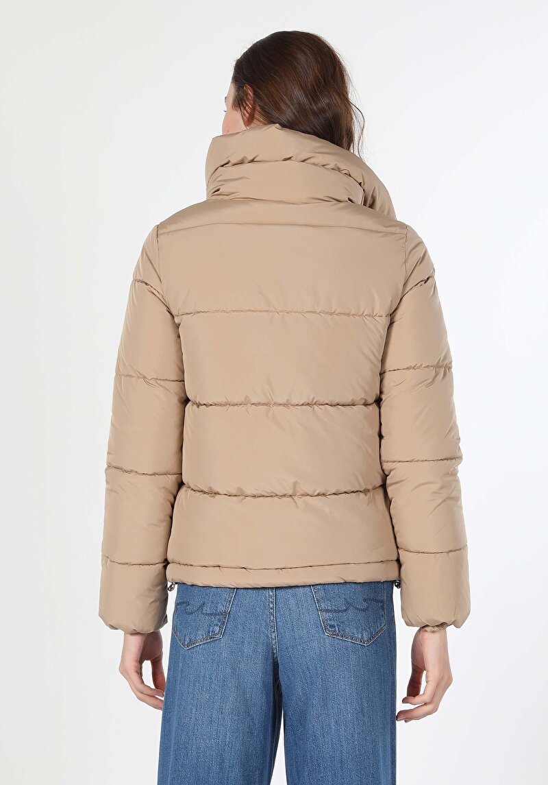 Regular Fit Dik Yaka Fermuarlı Astarlı  Kadın Bej Mont