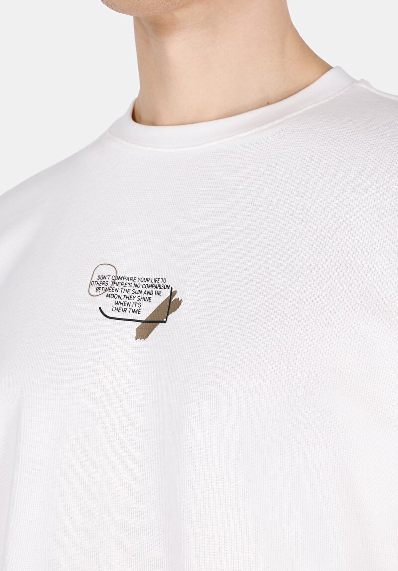 Comfort Fit Yuvarlak Yaka Jakarlı Erkek Beyaz Kısa Kol Tişört