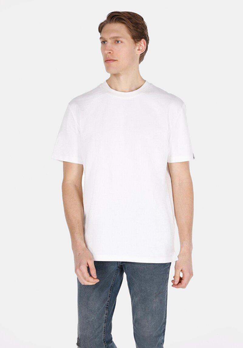 Comfort Fit Yuvarlak Yaka Jakarlı Erkek Beyaz Kısa Kol Tişört