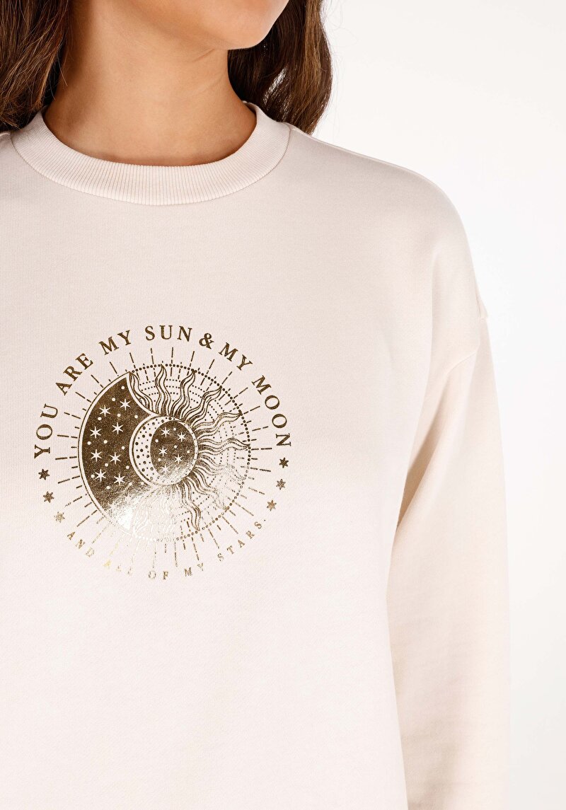 Regular Fit Yuvarlak Yaka Baskılı Kadın Beyaz Sweatshirt