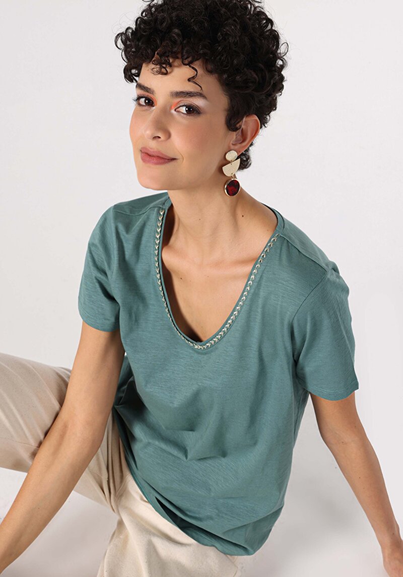 Regular Fit V Yaka Düz Kadın Yeşil Kısa Kol Tişört