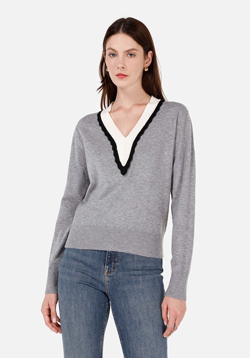 Regular Fit V Yaka Kadın Gri Kazak