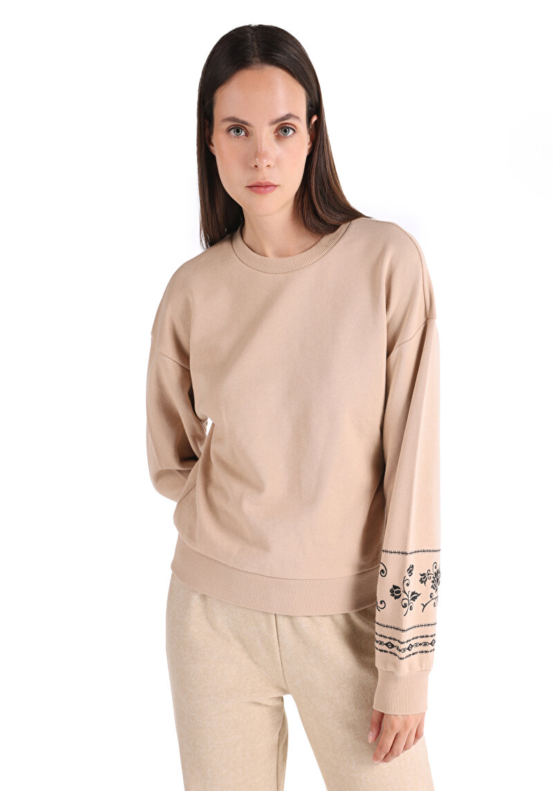 Regular Fit Yuvarlak Yaka Nakışlı Kadın Bej Sweatshirt
