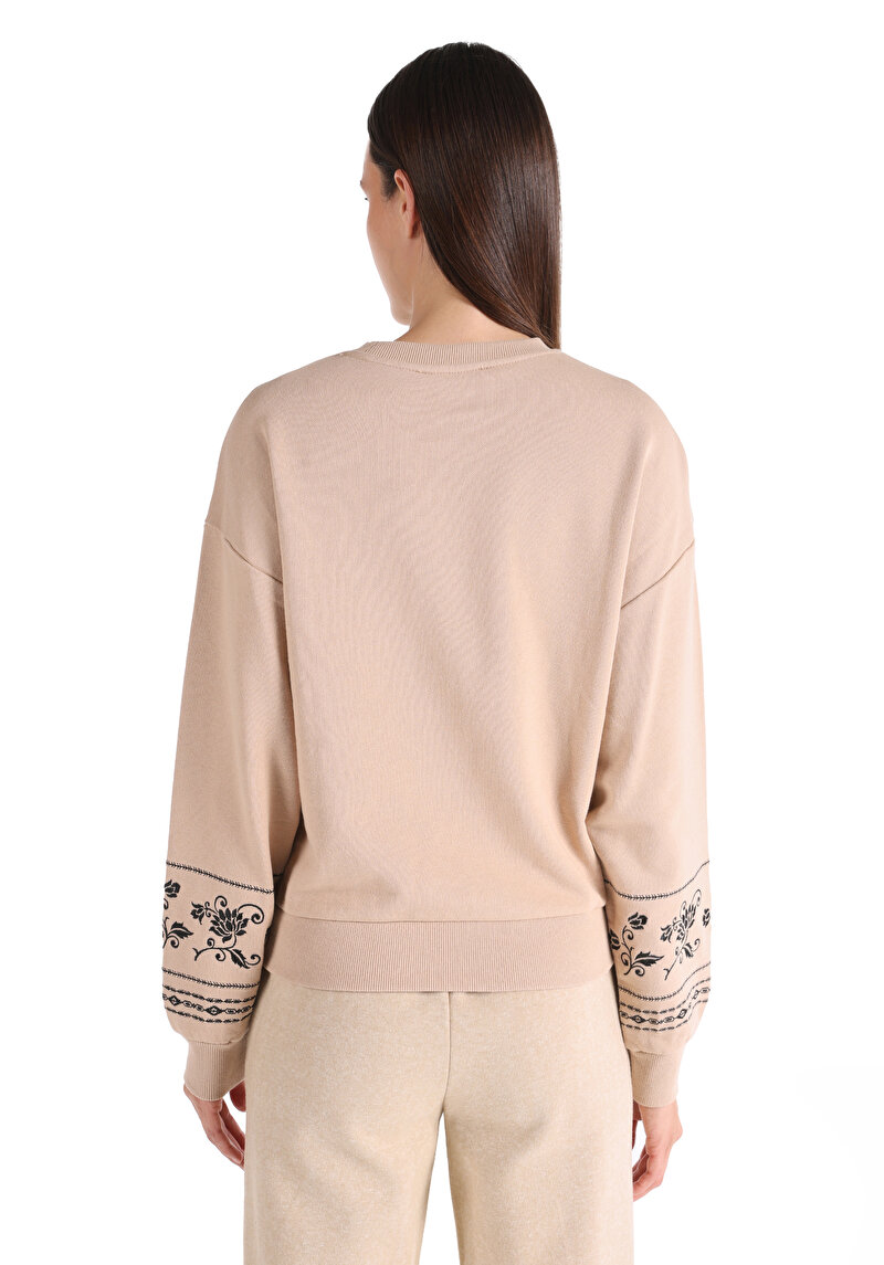 Regular Fit Yuvarlak Yaka Nakışlı Kadın Bej Sweatshirt