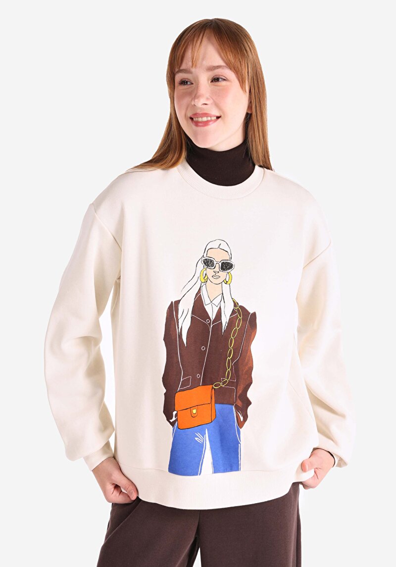 Regular Fit Yuvarlak Yaka Baskılı Kadın Ekru Sweatshirt