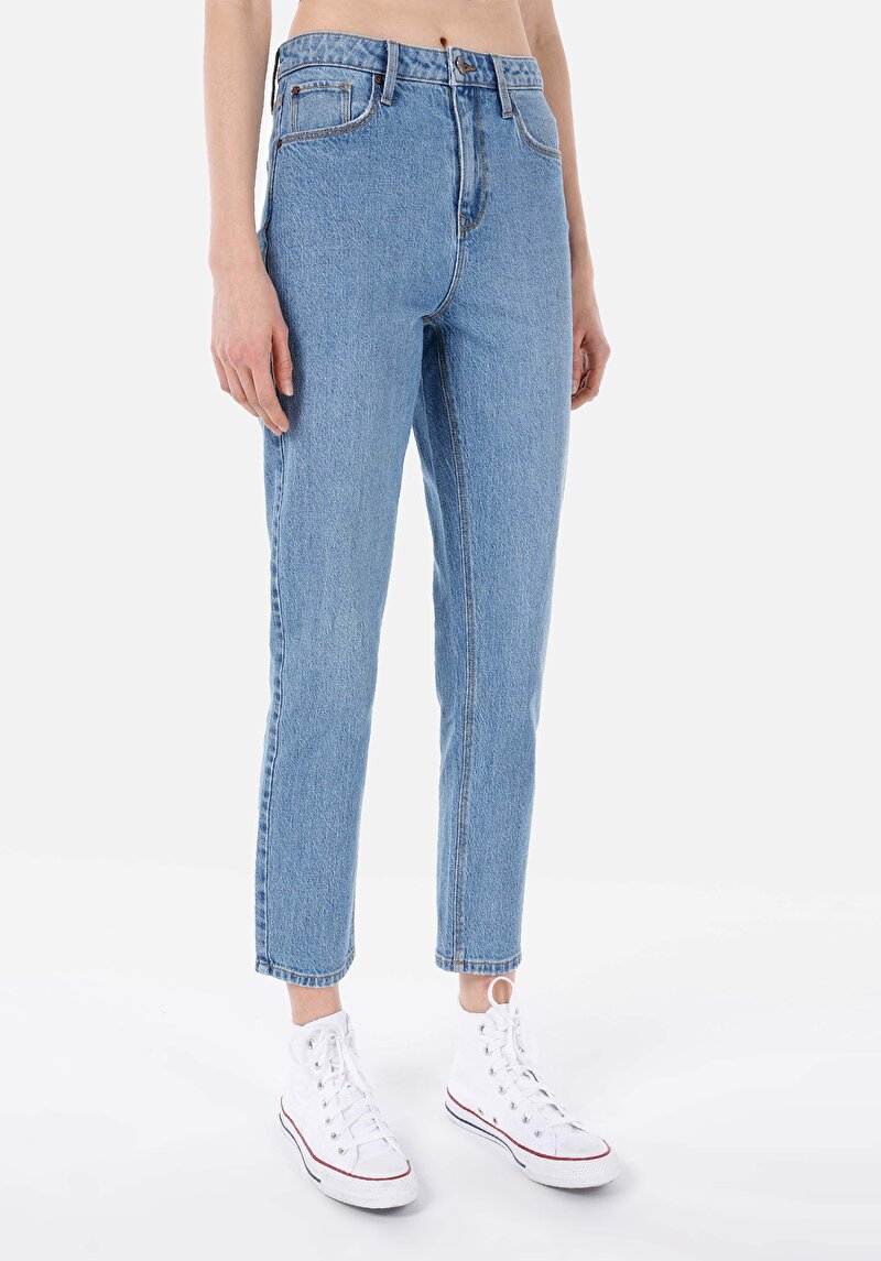 Mom Fit Yüksek Bel Daralan Paça Kadın İndigo Jean Pantolon