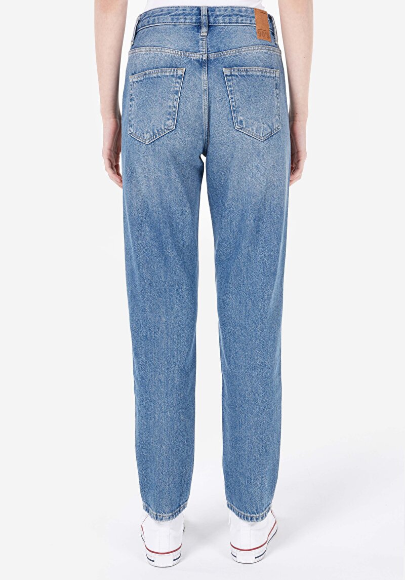 Mom Fit Daralan Paça Kadın İndigo Denim Jean Pantolon