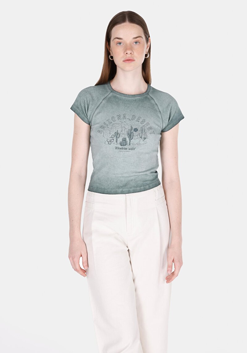 Slim Fit Yuvarlak Yaka Pamuklu Baskılı Kadın Yeşil Kısa Kol Tişört