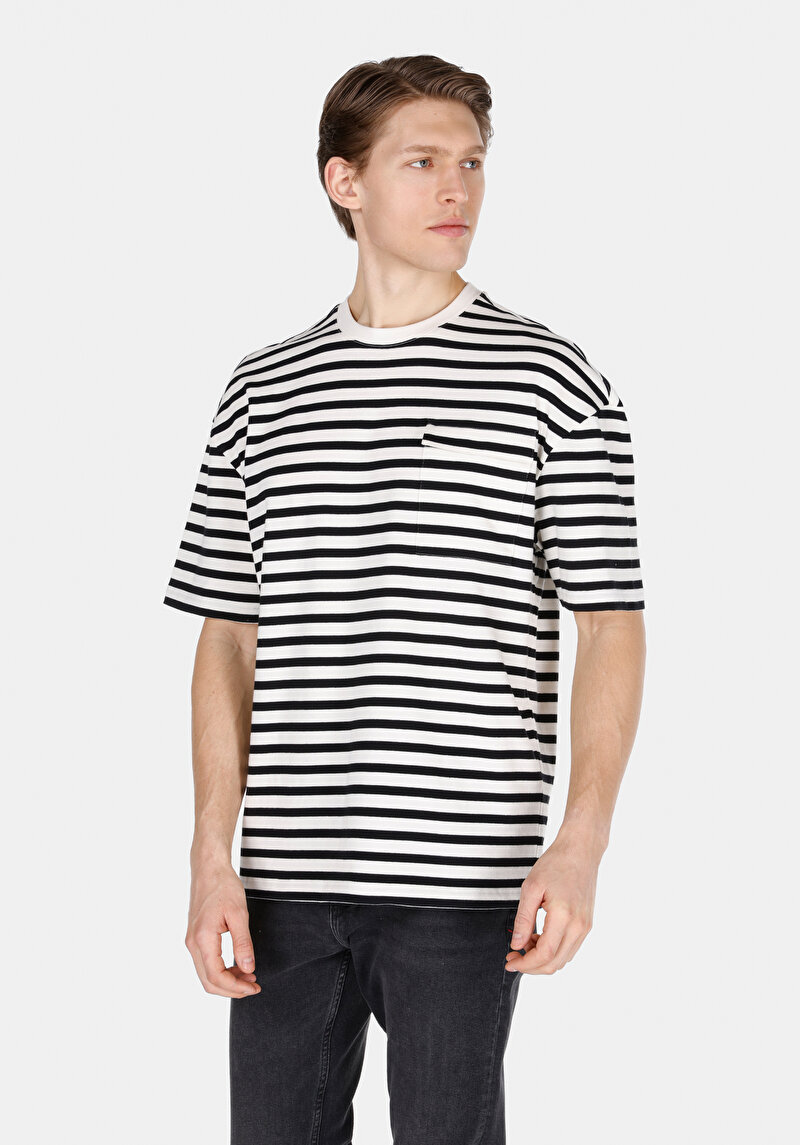 Oversize Fit Yuvarlak Yaka Çizgili Erkek Siyah Kısa Kol Tişört