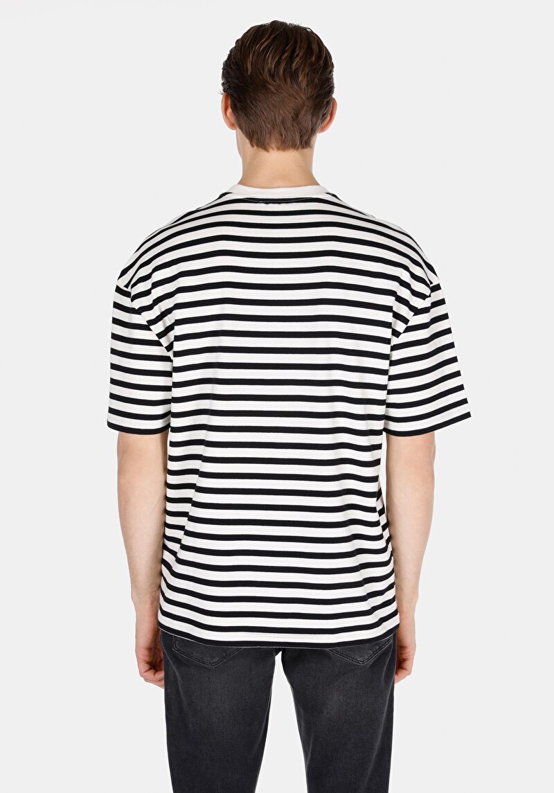 Oversize Fit Yuvarlak Yaka Çizgili Erkek Siyah Kısa Kol Tişört