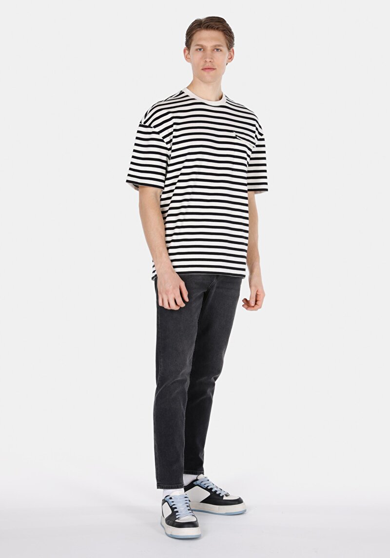 Oversize Fit Yuvarlak Yaka Çizgili Erkek Siyah Kısa Kol Tişört