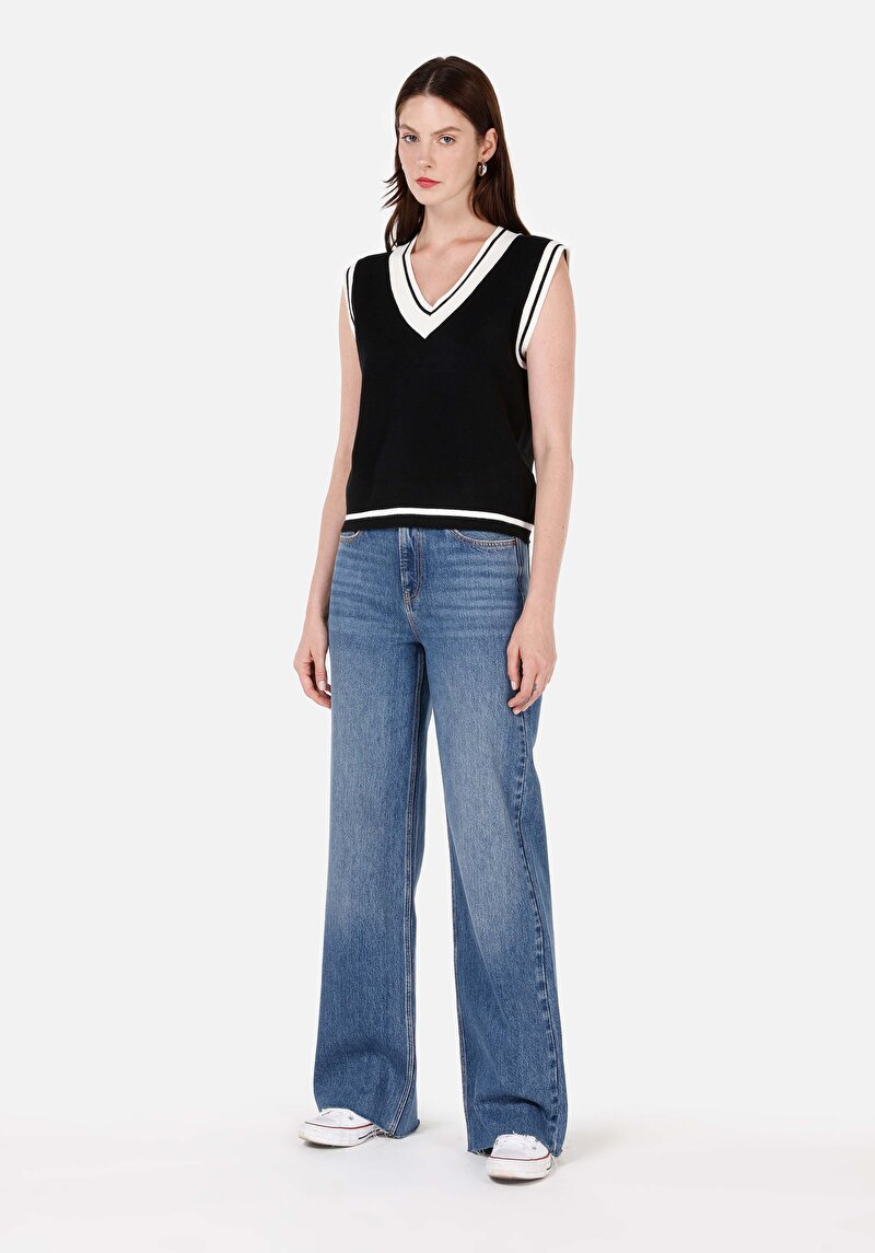 Regular Fit V Yaka Kadın Siyah Kazak