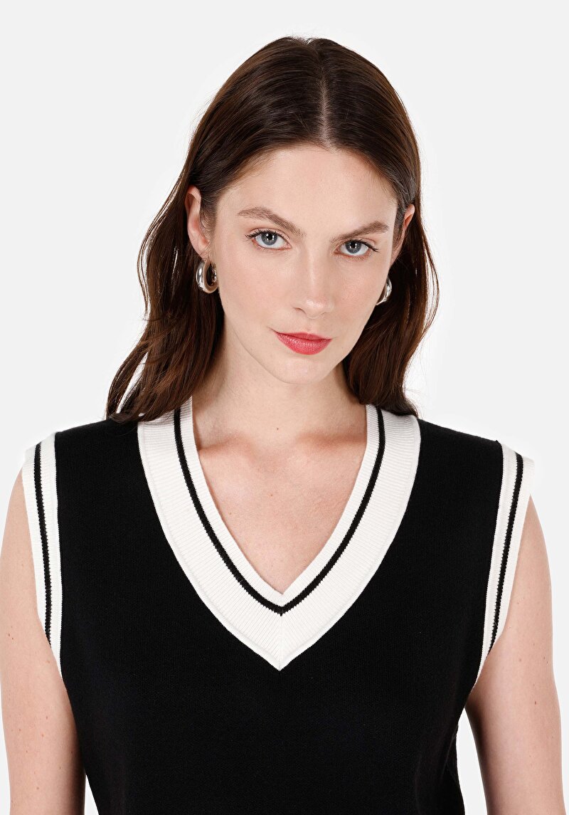 Regular Fit V Yaka Kadın Siyah Kazak