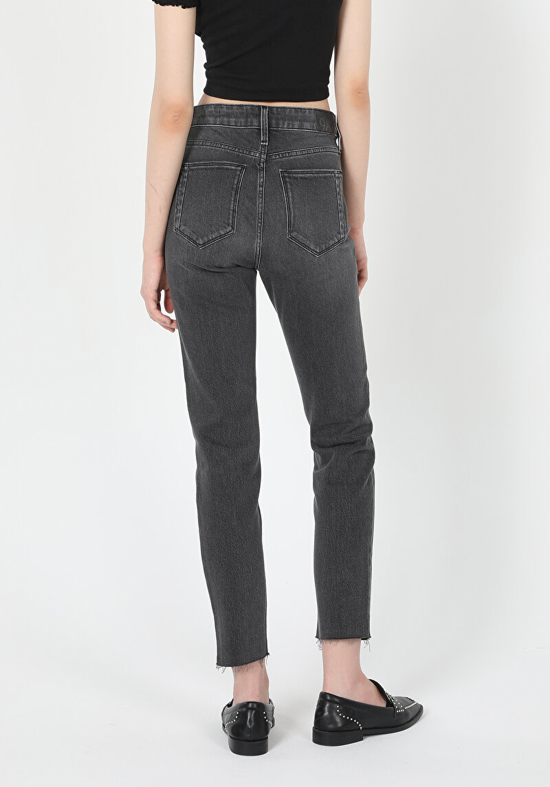 Slim Fit Orta Bel Düz Paça Kadın Denim Jean Pantolon