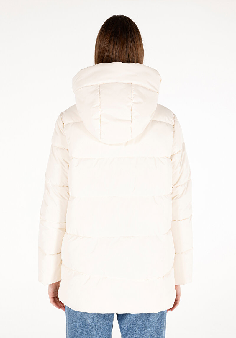 Regular Fit Kapüşonlu Fermuarlı Cepli Astarlı Kadın Beyaz Mont
