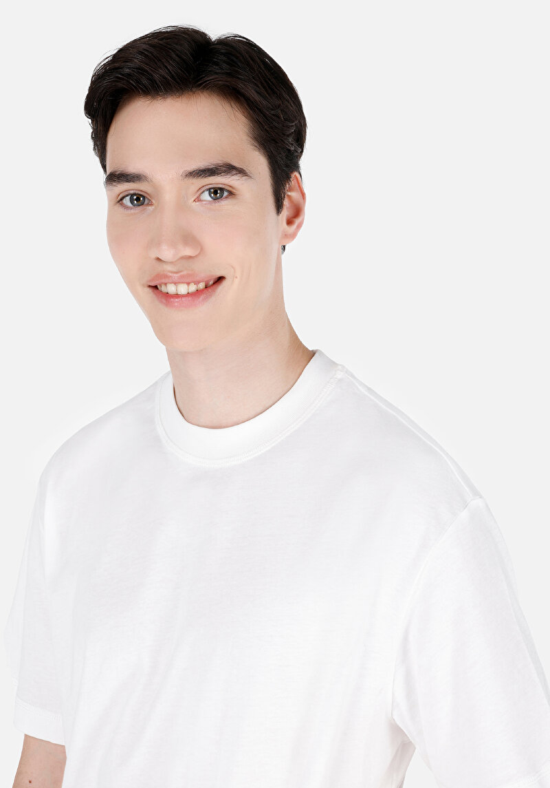 Comfort Fit Yuvarlak Yaka Düz Erkek Beyaz Kısa Kol Tişört