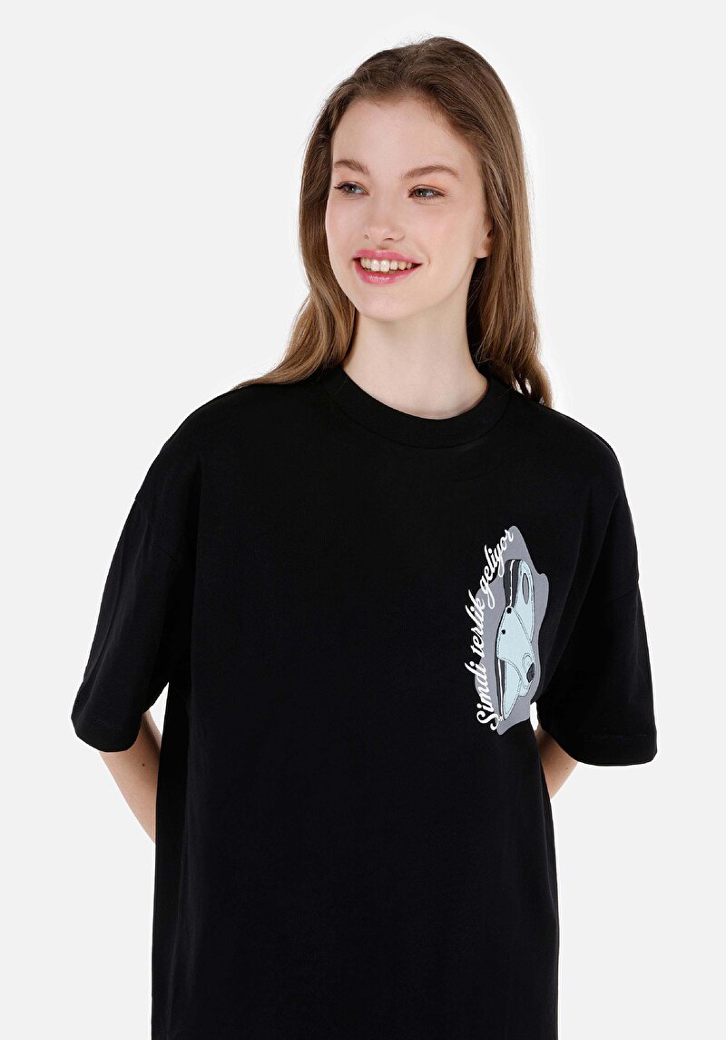 Comfort Fit Yuvarlak Yaka Kadın Siyah Kısa Kol Tişört