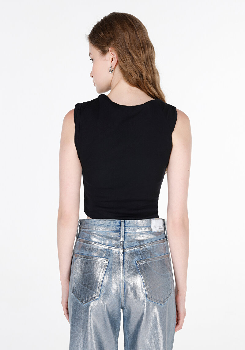 Slim Fit Kayık Yaka Düz Kadın Siyah Kolsuz Tişört