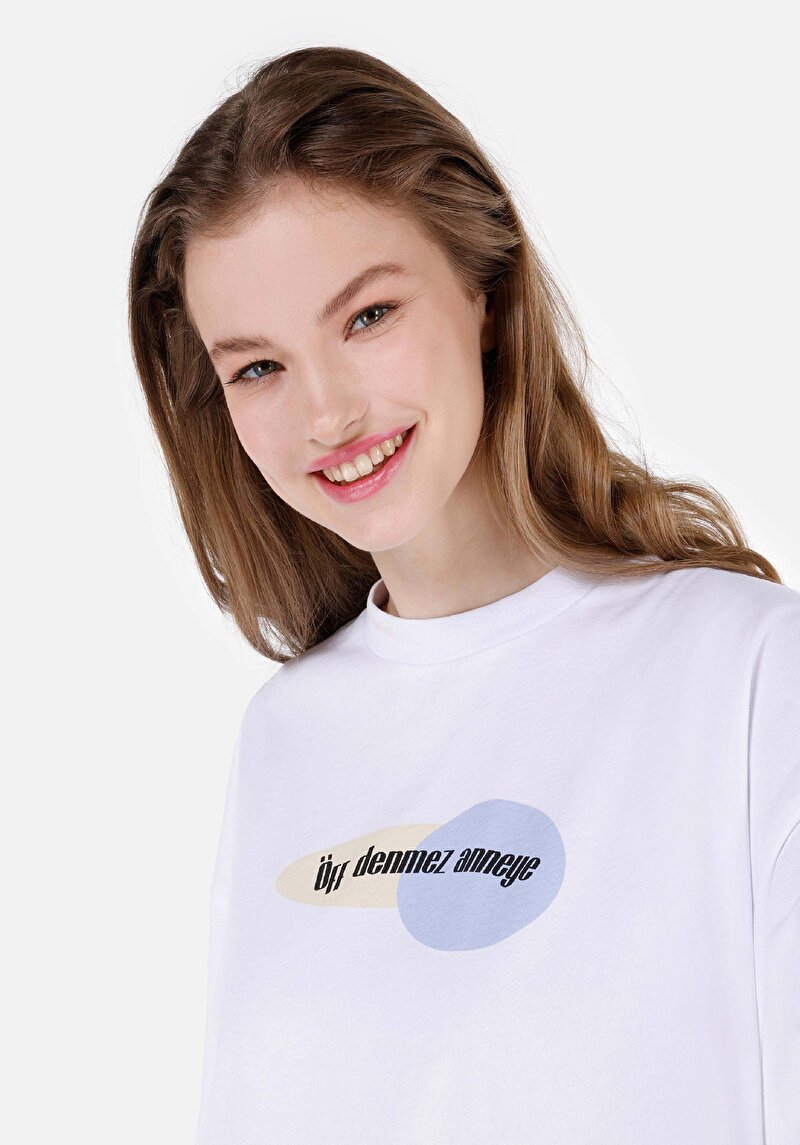 Comfort Fit Yuvarlak Yaka Baskılı Kadın Beyaz Pamuk Kısa Kol Tişört