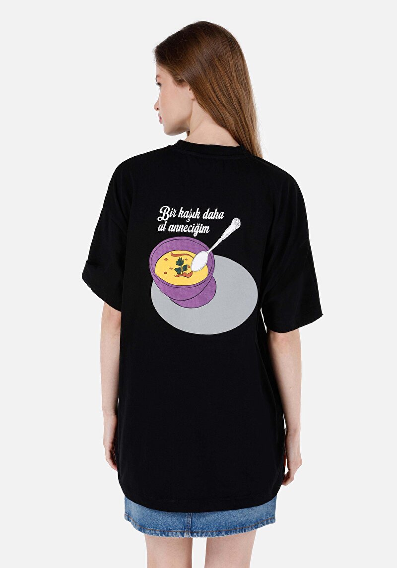Comfort Fit Yuvarlak Yaka Baskılı Kadın Siyah Cepsiz Kısa Kol Tişört