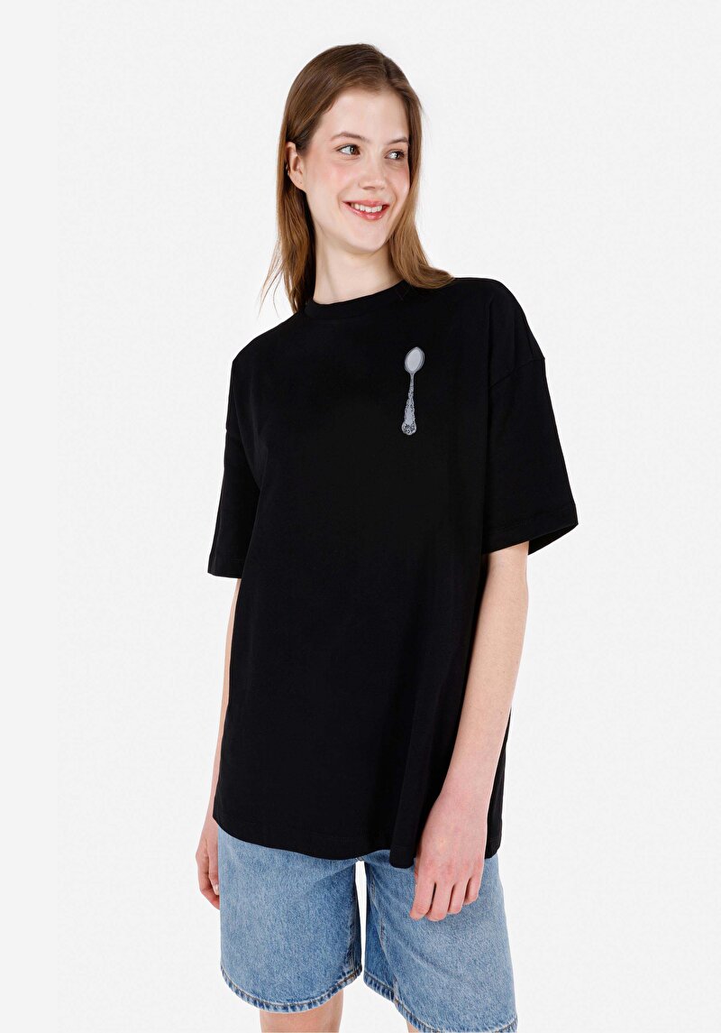 Comfort Fit Yuvarlak Yaka Baskılı Kadın Siyah Cepsiz Kısa Kol Tişört