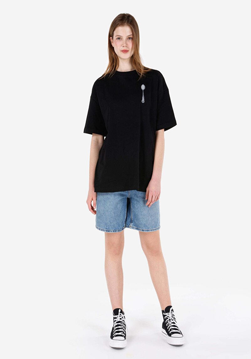 Comfort Fit Yuvarlak Yaka Baskılı Kadın Siyah Cepsiz Kısa Kol Tişört