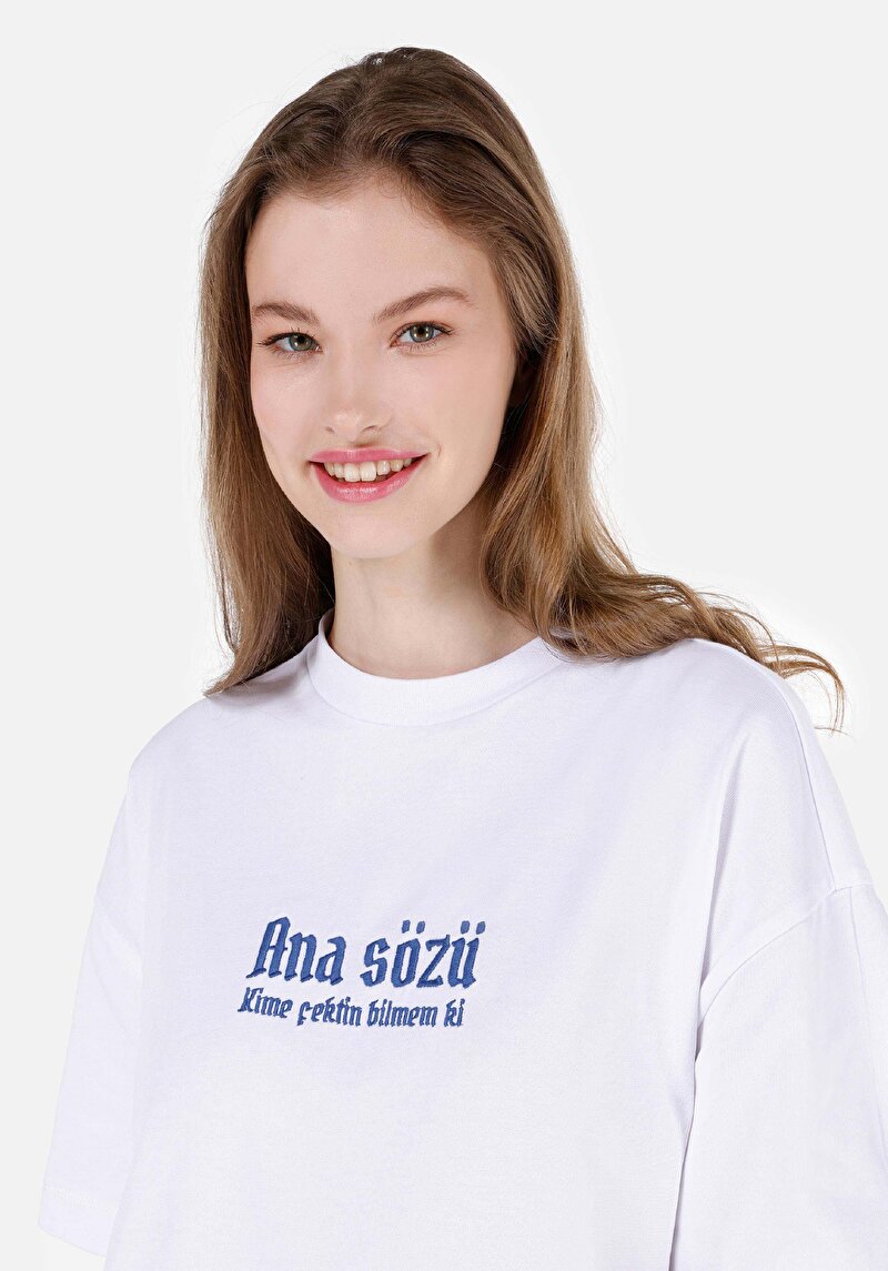 Comfort Fit Yuvarlak Yaka Kadın Beyaz Kısa Kol Tişört