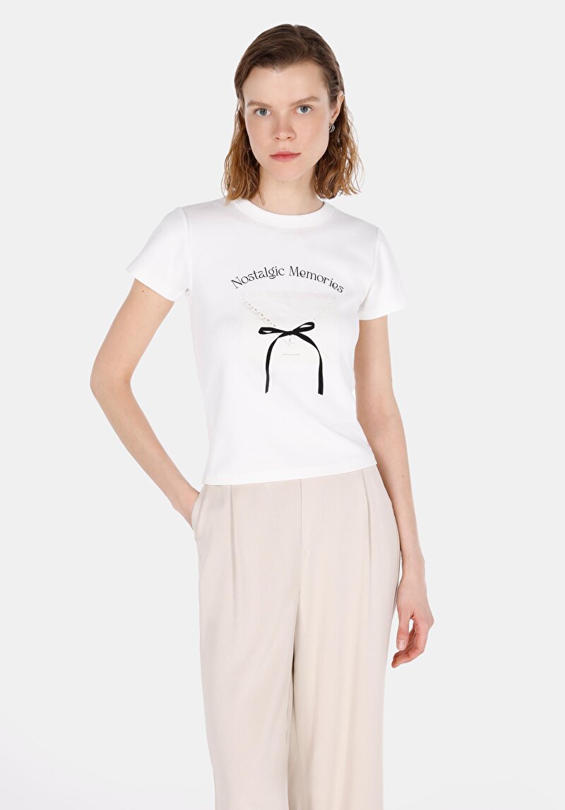 Slim Fit Yuvarlak Yaka Baskılı Kadın Beyaz Kısa Kol Tişört