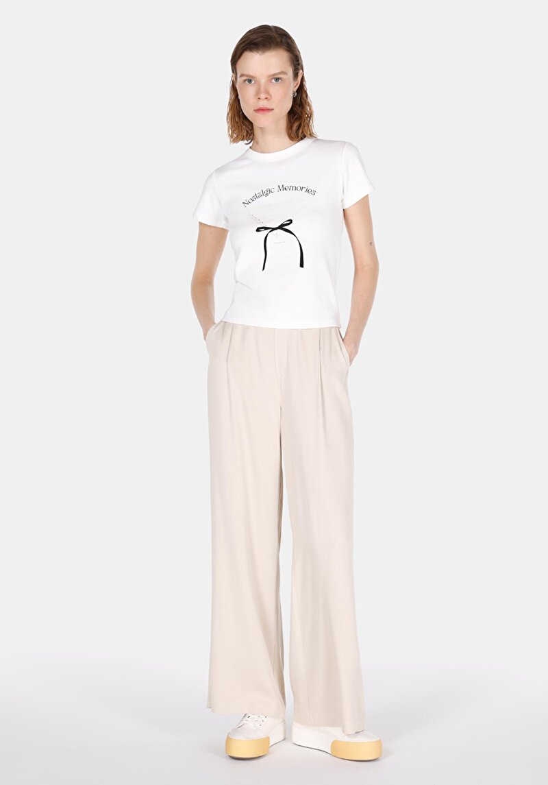 Slim Fit Yuvarlak Yaka Baskılı Kadın Beyaz Kısa Kol Tişört