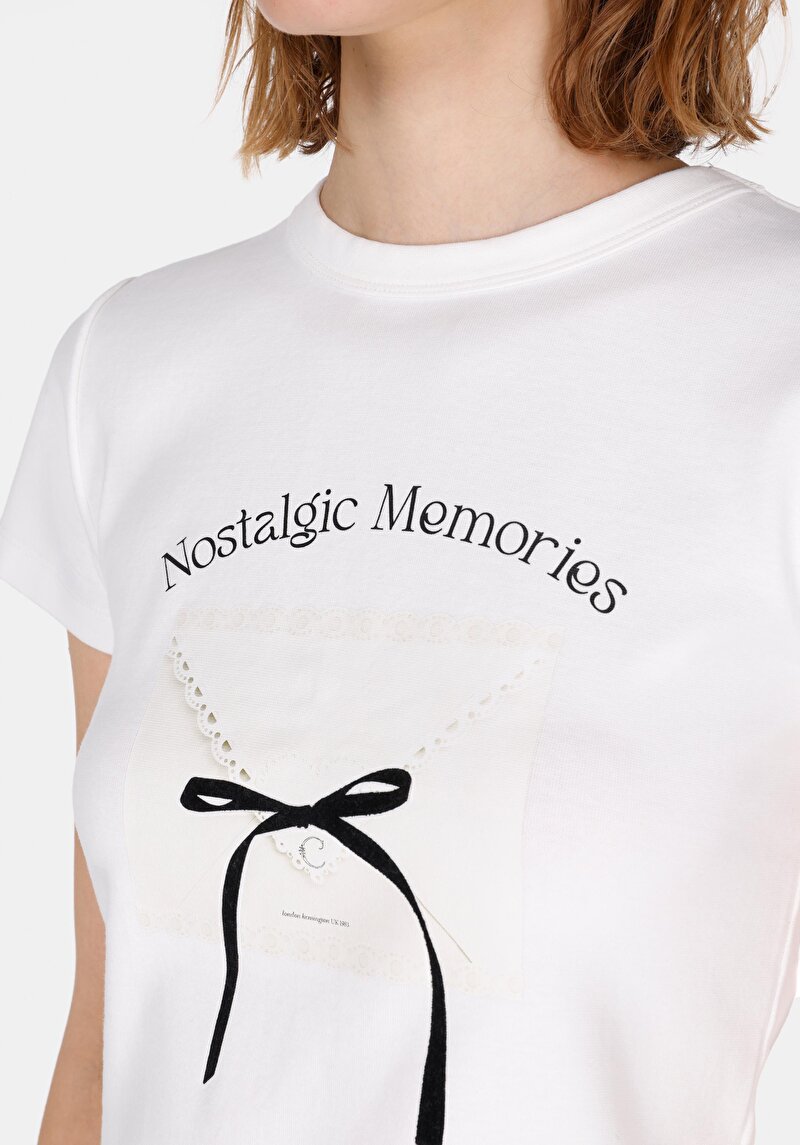 Slim Fit Yuvarlak Yaka Baskılı Kadın Beyaz Kısa Kol Tişört