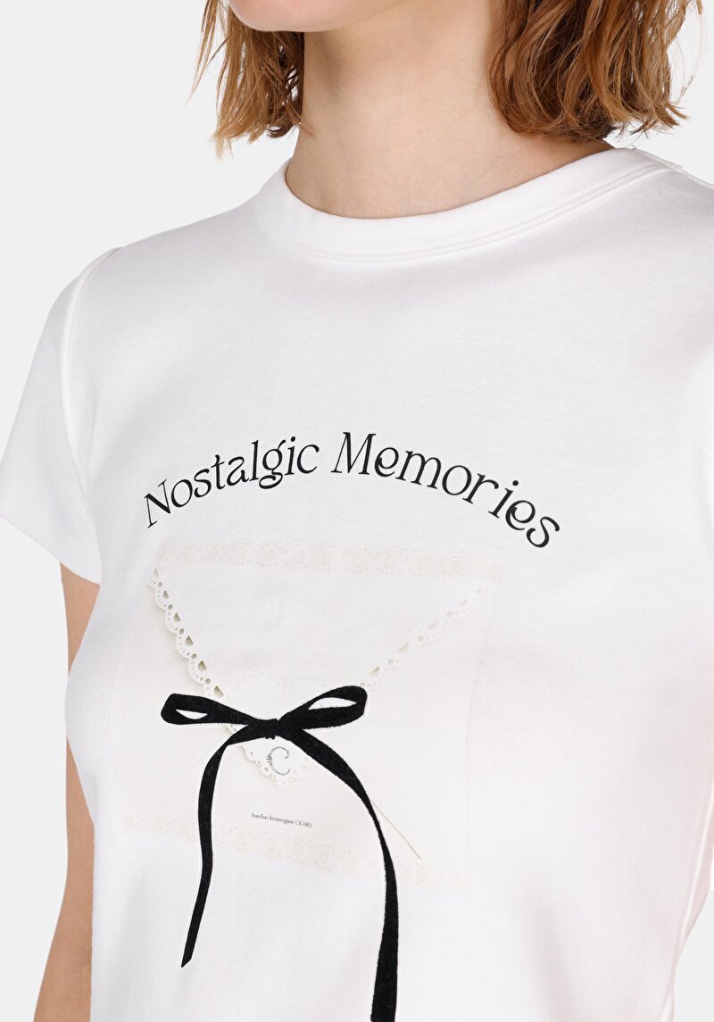 Slim Fit Yuvarlak Yaka Baskılı Kadın Beyaz Kısa Kol Tişört