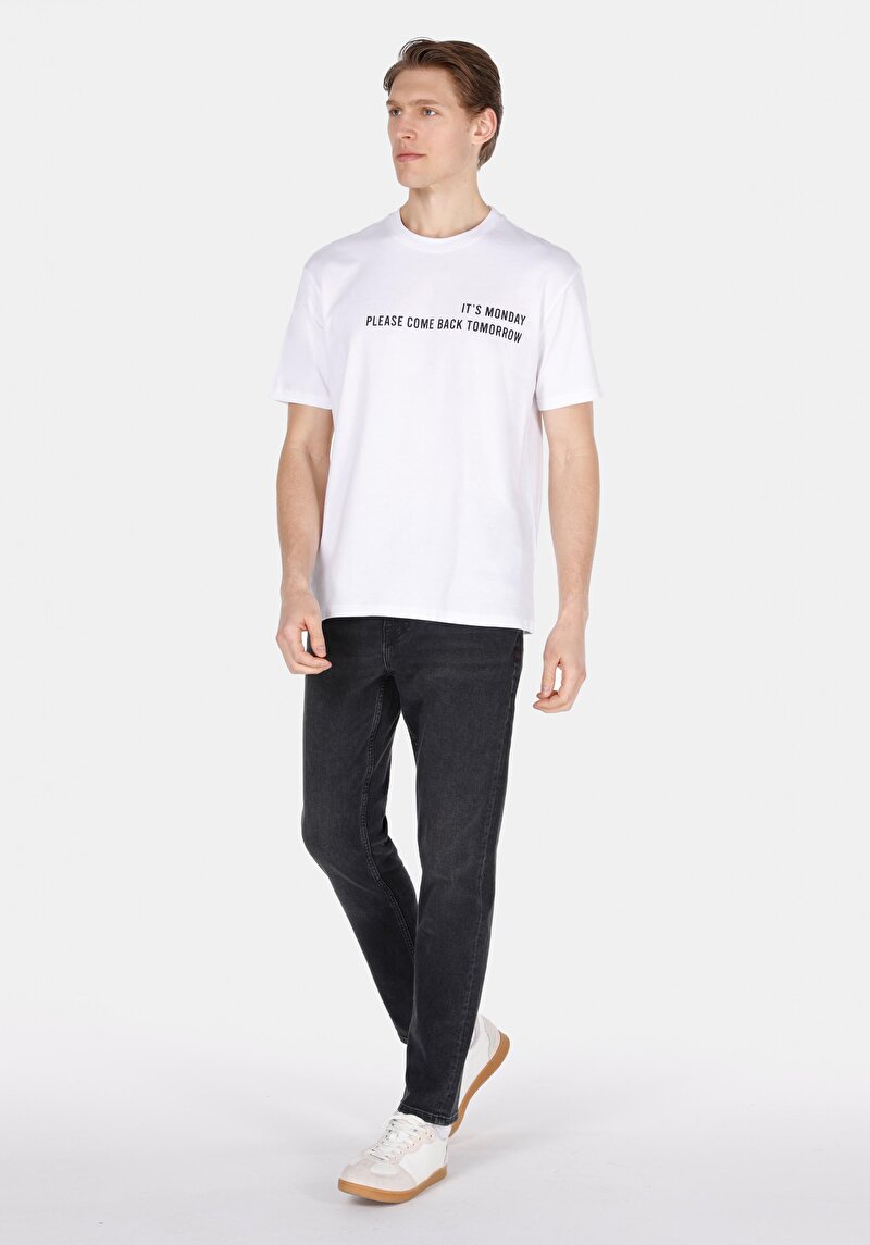 Comfort Fit Yuvarlak Yaka Düz Erkek Beyaz Yazı Baskılı Kısa Kol Tişört