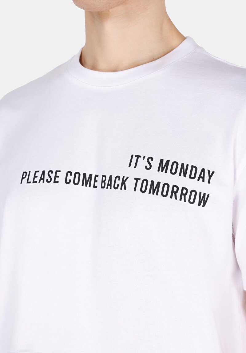 Comfort Fit Yuvarlak Yaka Düz Erkek Beyaz Yazı Baskılı Kısa Kol Tişört