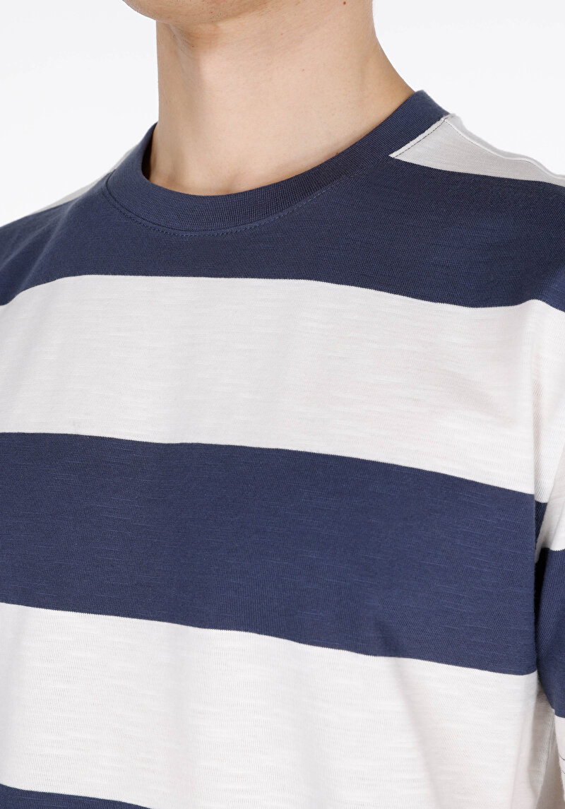 Comfort Fit Yuvarlak Yaka Çizgili Erkek Lacivert Kısa Kol Tişört