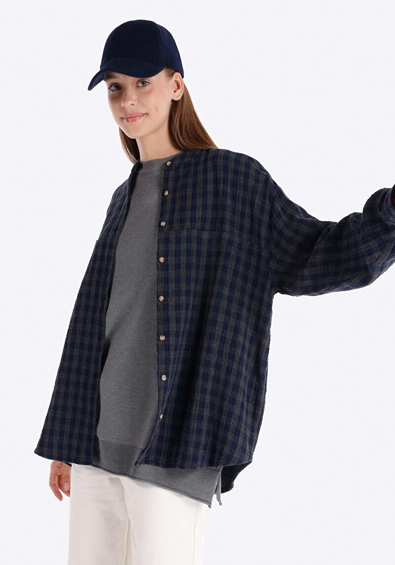 Regular Fit Hakim Yaka Ekoseli Kadın Lacivert Uzun Kol Gömlek