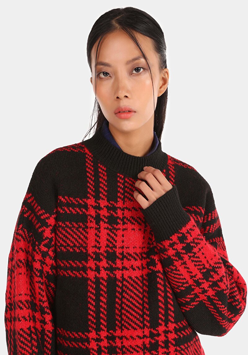 Regular Fit Yuvarlak Yaka Ekoseli Kadın Kirmizi Kazak