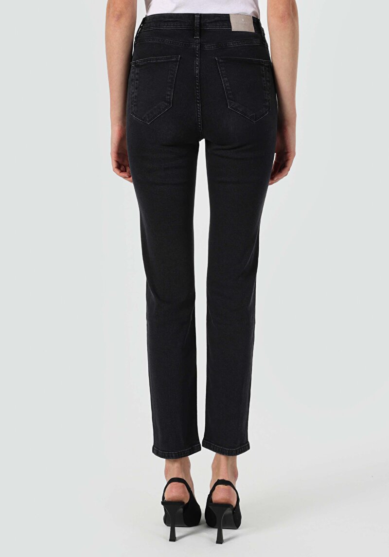 Slim Fit Orta Bel Düz Paça Kadın Siyah Fermuarlı Jean Pantolon