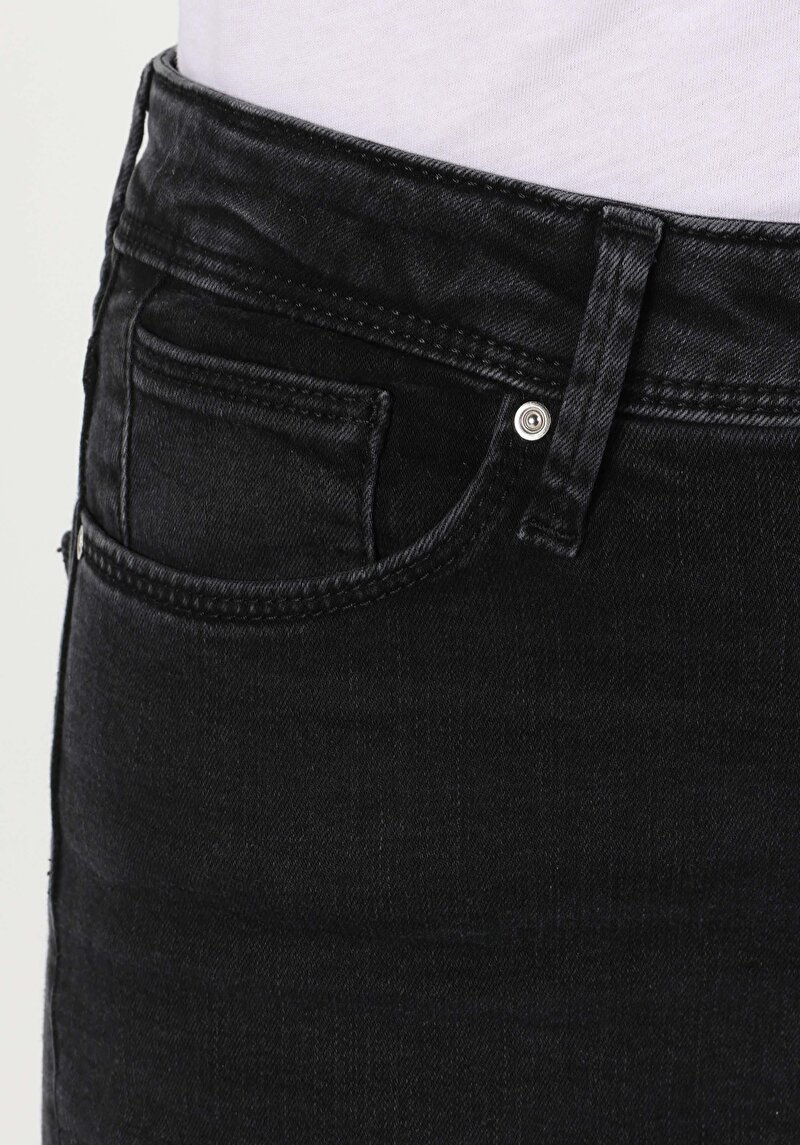 Slim Fit Orta Bel Düz Paça Kadın Siyah Fermuarlı Jean Pantolon