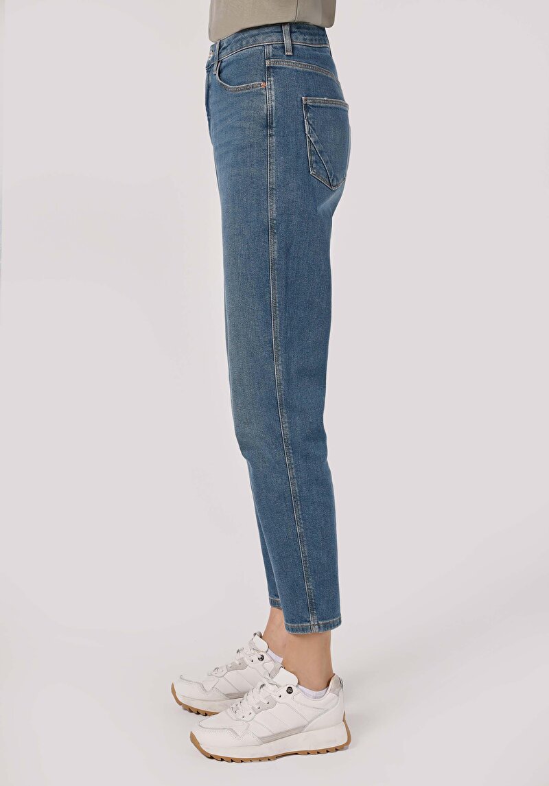 Mom Fit Yüksek Bel Daralan Paça Kadın İndigo Jean Pantolon