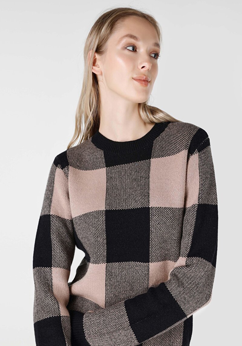 Slim Fit Yuvarlak Yaka Kareli Kadın Siyah Kazak