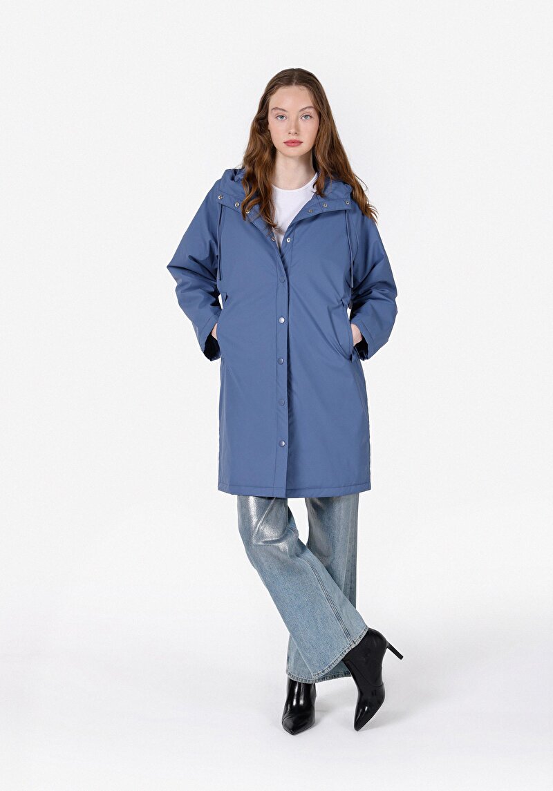 Regular Fit Kapüşonlu Çıtçıtlı Astarlı Kaplamalı Kadın Mavi Mont Pu