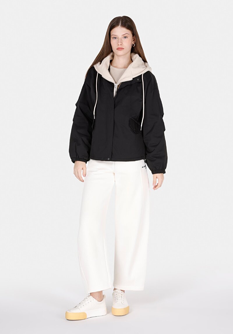 Regular Fit Kapüşonlu Fermuarlı Astarlı Suya Dayanıklı Kadın Siyah Mont