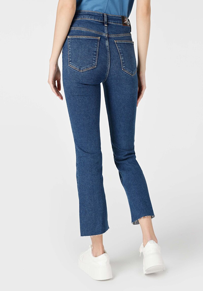 Regular Fit Yüksek Bel Kısa Ispanyol Paça Kadın Denim Jean Pantolon