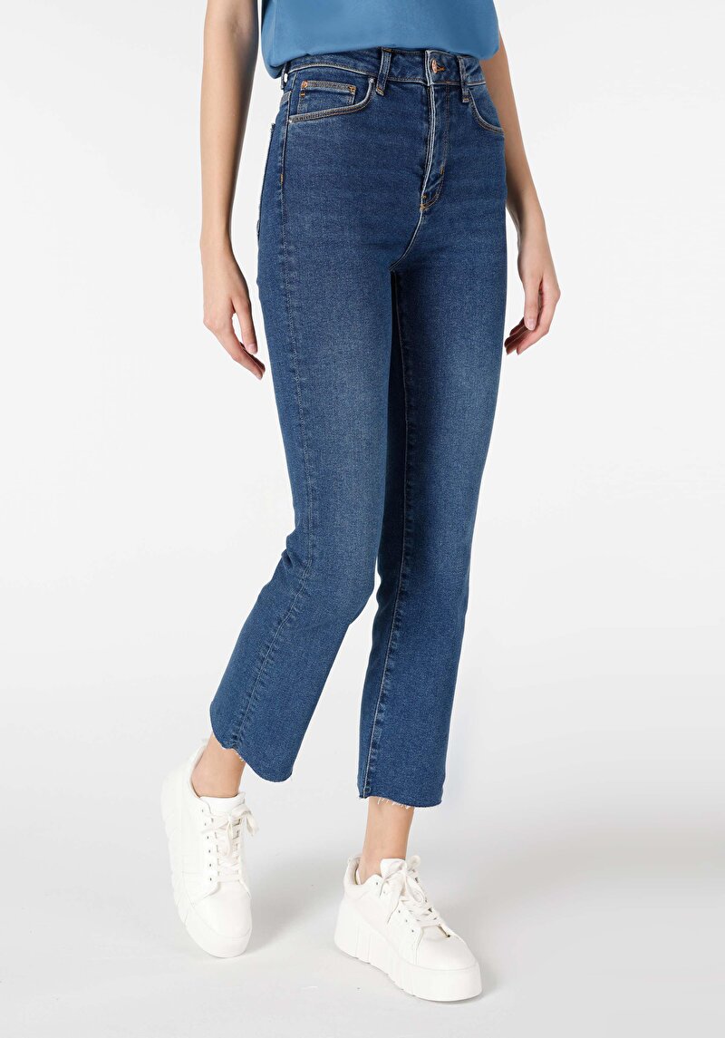 Regular Fit Yüksek Bel Kısa Ispanyol Paça Kadın Denim Jean Pantolon