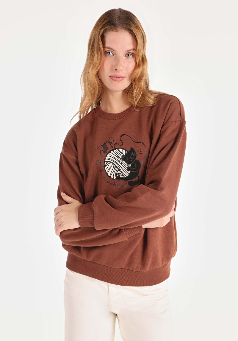 Regular Fit Yuvarlak Yaka Baskılı Kadın Kahverengi Sweatshirt