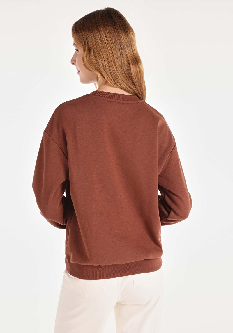 Regular Fit Yuvarlak Yaka Baskılı Kadın Kahverengi Sweatshirt