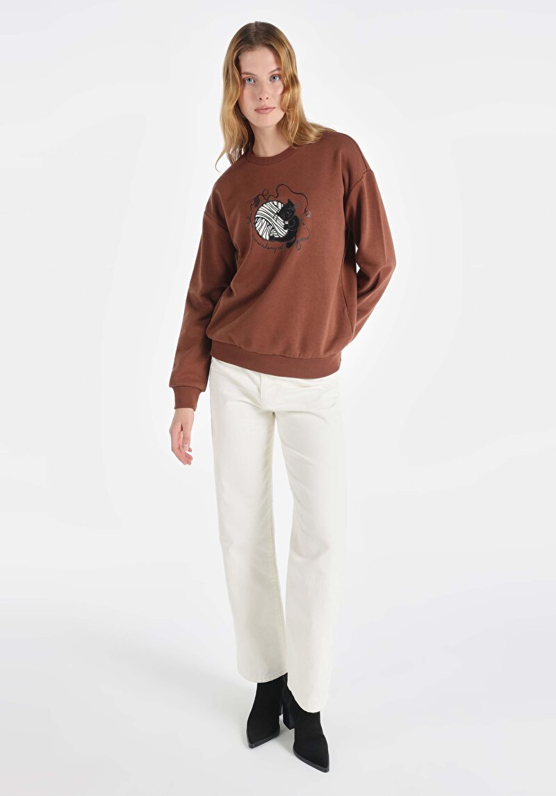Regular Fit Yuvarlak Yaka Baskılı Kadın Kahverengi Sweatshirt